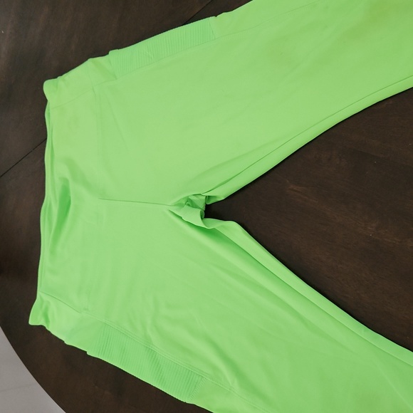 Neon Green Capri Workout Leggings - Picture 4 of 6